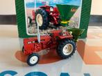 Renault 551 tractor met Amazone strooier UH 7103, Ophalen of Verzenden, Zo goed als nieuw, Tractor of Landbouw, Universal Hobbies