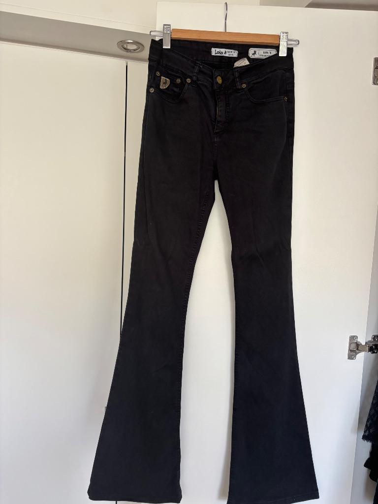 Flared spijkerbroek mid waist van Lois, Ophalen, Zwart, Gedragen, Lois