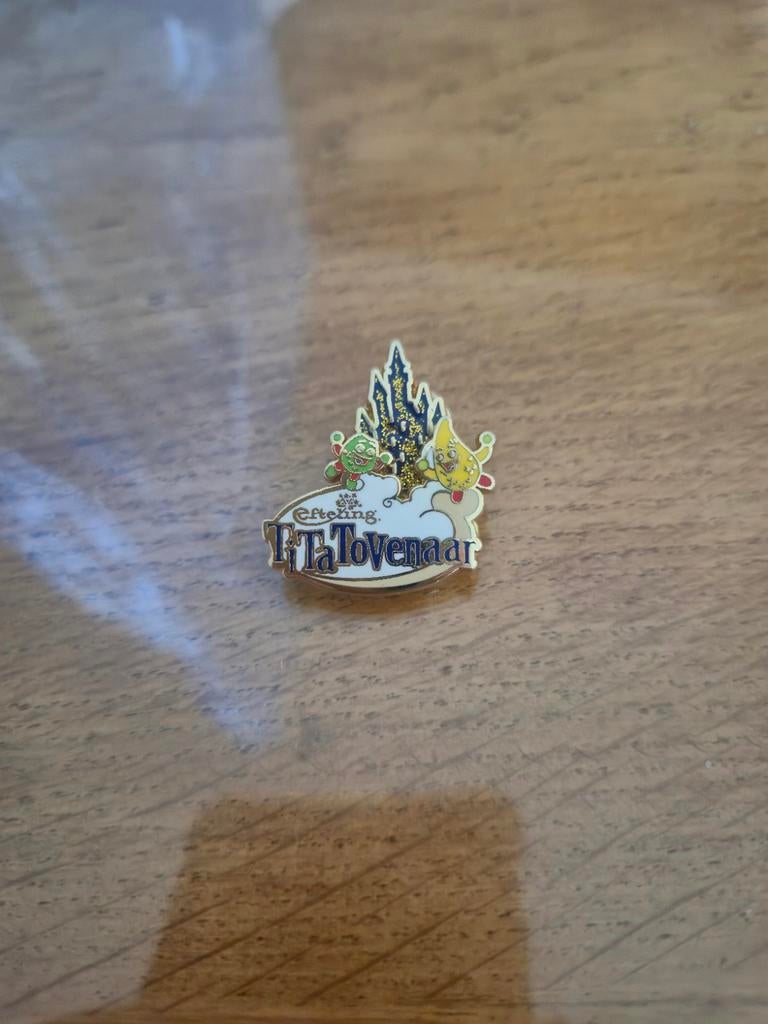 Efteling Pin TiTaTovenaar Luxe, Verzamelen, Efteling, Ophalen of Verzenden, Zo goed als nieuw, Button of Speldje