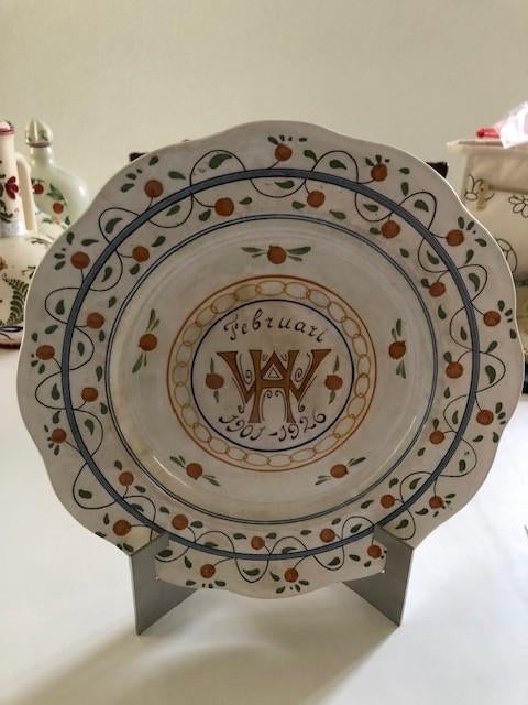 WILHELMINA BORD     5227, Verzamelen, Koninklijk Huis en Royalty, Ophalen of Verzenden, Servies