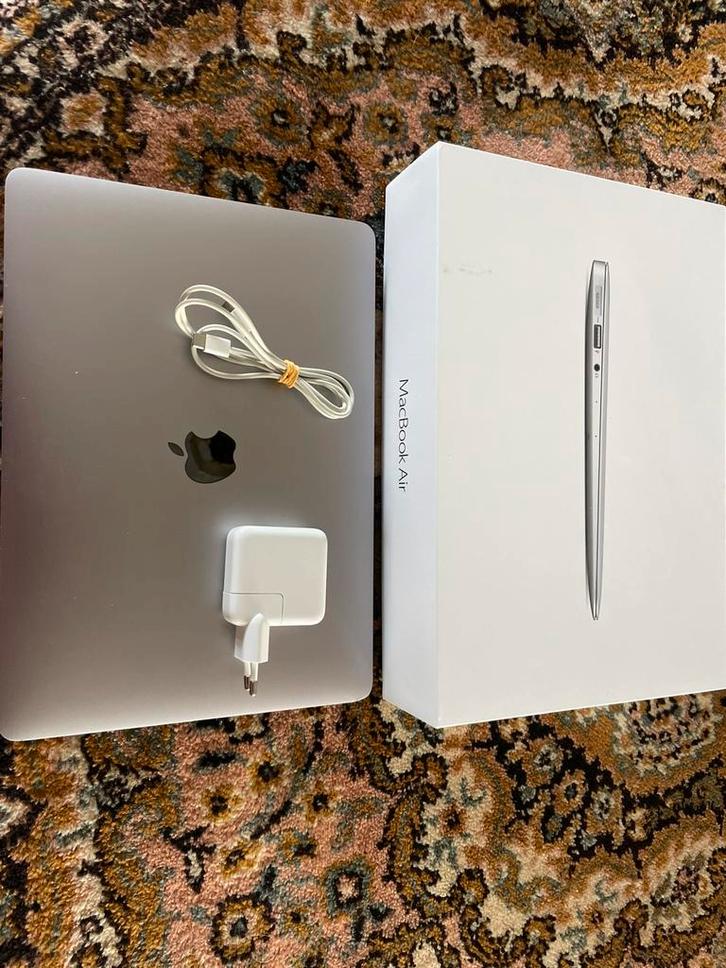 Macbook 13inch, Computers en Software, Apple Desktops, Zo goed als nieuw, iMac, 2 tot 3 Ghz, Ophalen of Verzenden