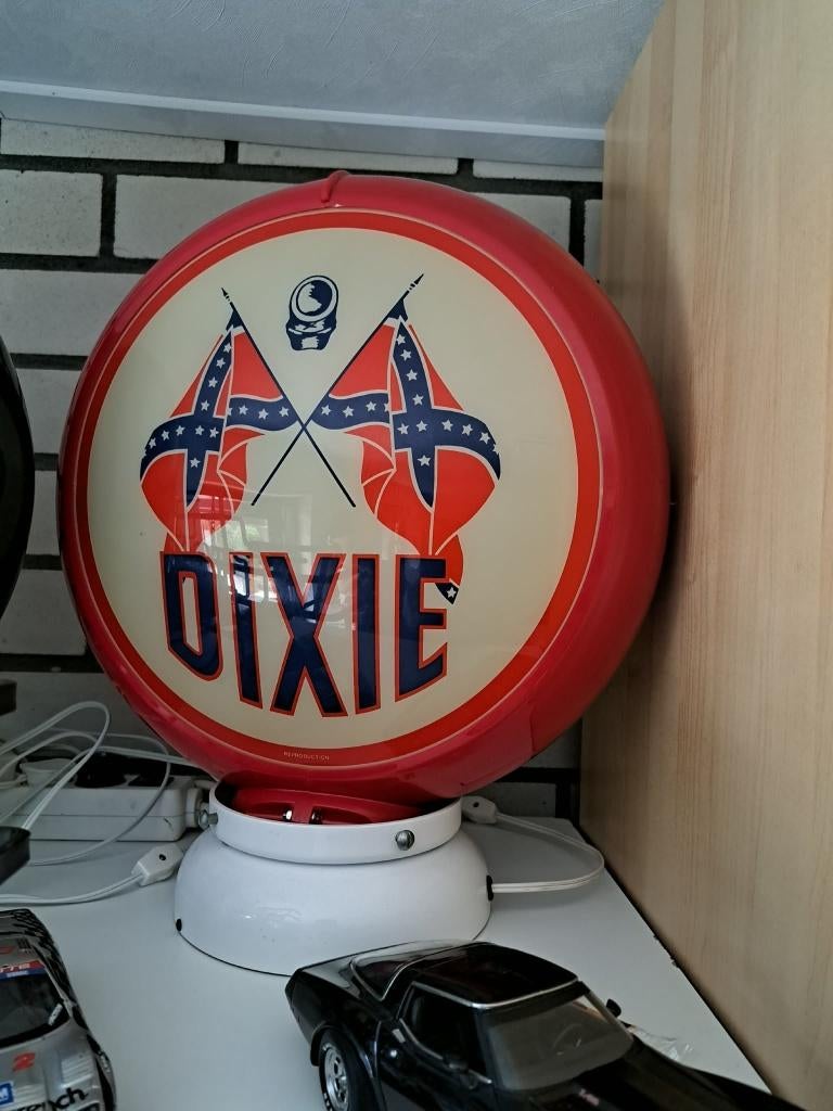 Benzinepomp globes te koop, Ophalen, Zo goed als nieuw