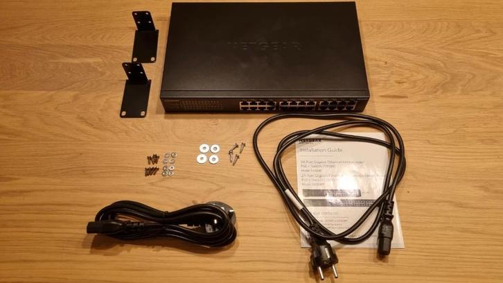 Netwerk Switch Netgear GS324P, Computers en Software, Netwerk switches, Zo goed als nieuw, Ophalen of Verzenden