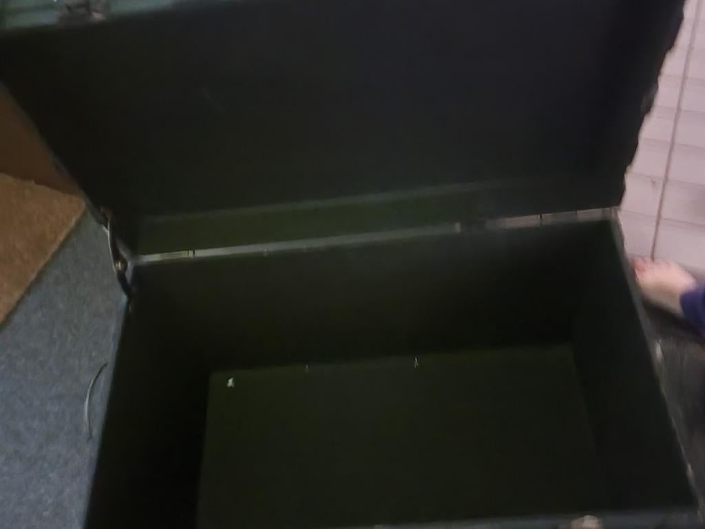 Groene kist met opdruk, Ophalen of Verzenden