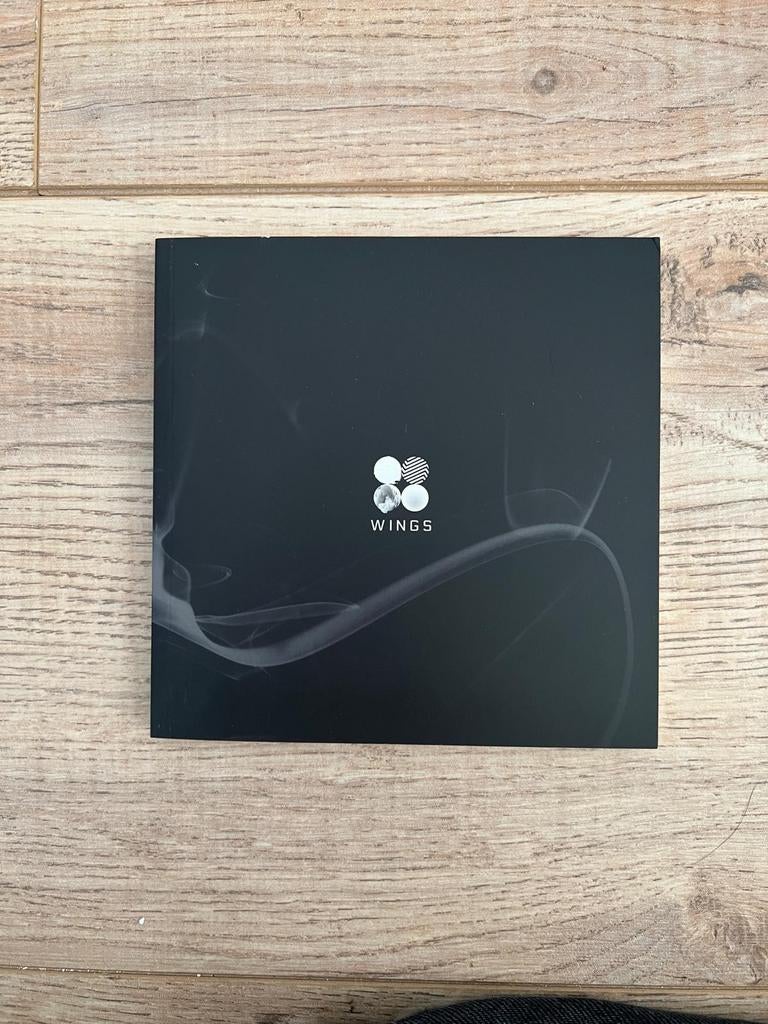 BTS 2nd album (WINGS), Cd's en Dvd's, Ophalen of Verzenden, 2010 - 2019, Zo goed als nieuw, Boxset