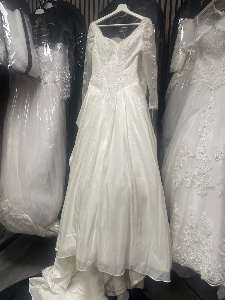 Bruidsjurk met lange mouwen en kant, Ophalen of Verzenden, Gedragen, Wit, Trouwjurk