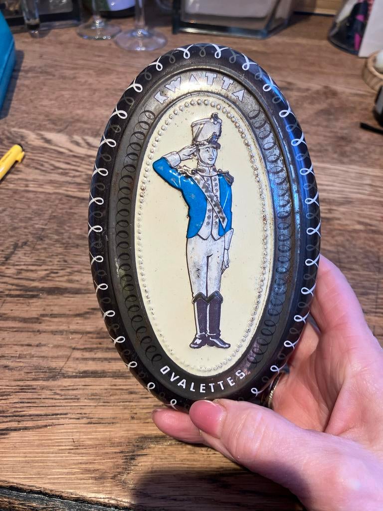 Vintage Kwatta Ovalettes blik Breda Holland, Ophalen of Verzenden, Gebruikt, Koek(jes), Overige merken