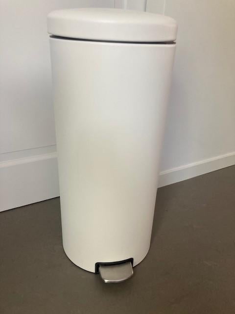 Brabantia pedaalemmer mat wit, Huis en Inrichting, Woonaccessoires | Prullenbakken, Zo goed als nieuw, Metaal, 50 tot 75 cm, 30 tot 40 liter