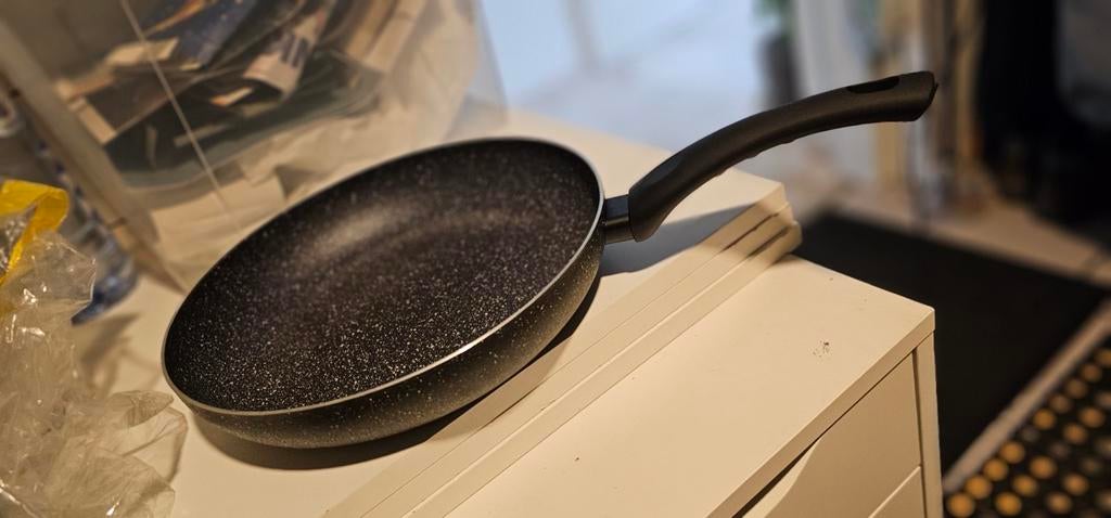 Diverse kampeer attributen: haringen , elastieken etc, Ophalen of Verzenden, Gebruikt