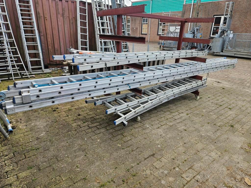 Optrekladder 2x24 sporten (2 stuks), Doe-het-zelf en Verbouw, Ladders en Trappen, Ophalen, Gebruikt, ., Ladder