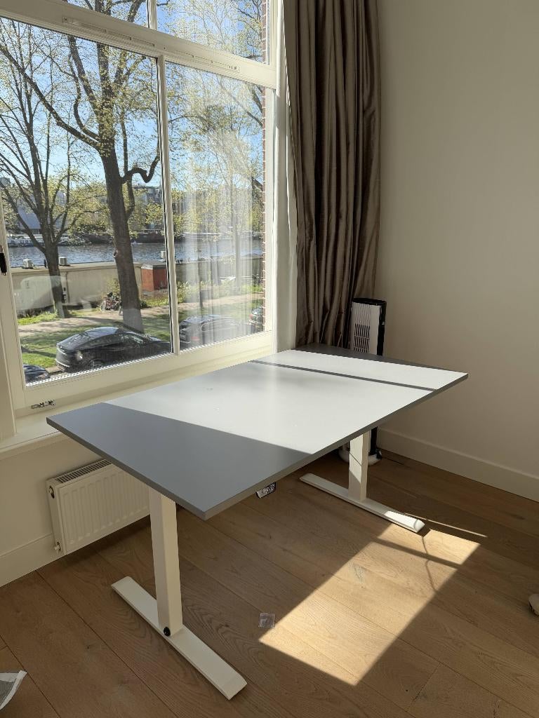 IKEA RODULF elektrisch zit-sta bureau - grijs/wit, 140x80 cm, Ophalen, Zit-sta bureau, Zo goed als nieuw, IKEA