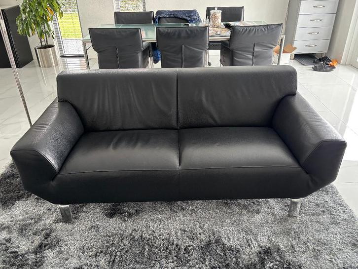 Designbank Pode Script ,in zwart leer, Huis en Inrichting, Banken | Bankstellen, Gebruikt, Rechte bank, Tweepersoons, 150 tot 200 cm