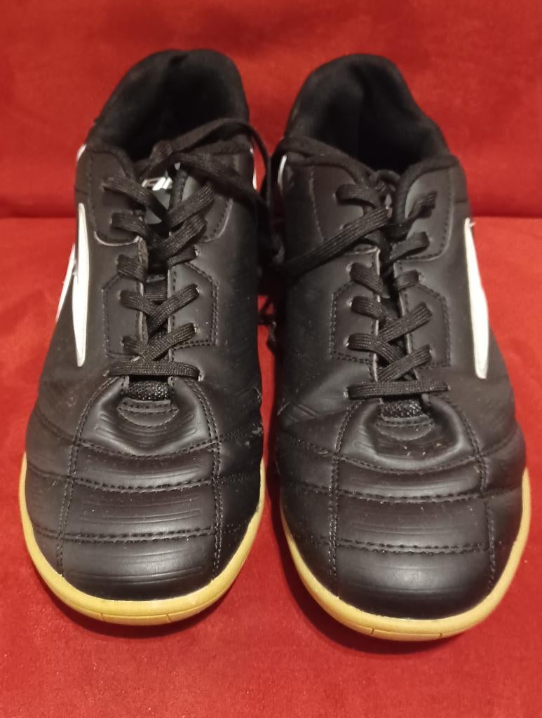 Zal voetbalschoenen Osaga maat: 44 zgan, Sport en Fitness, Voetbal, Maat XS of kleiner, Schoenen, Ophalen of Verzenden, Zo goed als nieuw