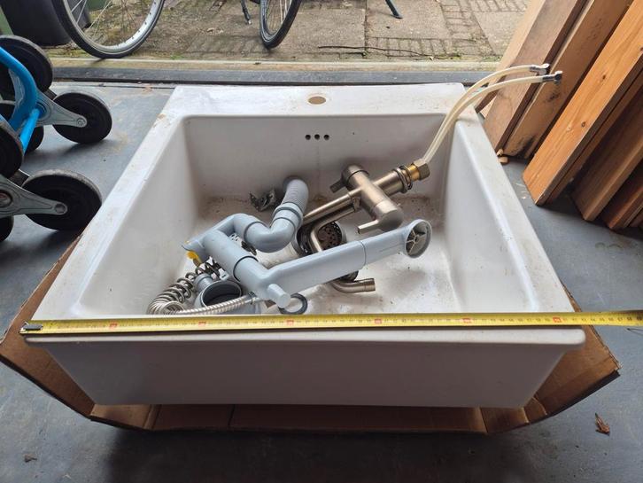Grote keramische wasbak met IKEA RVS kraan, Doe-het-zelf en Verbouw, Sanitair, Gebruikt, Wastafel, Rvs, Ophalen