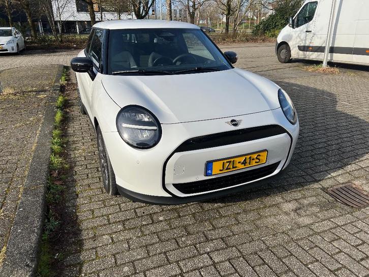 Mini Cooper E Blackyard, direct leverbaar!, Auto's, Mini, Particulier, Cooper, Achteruitrijcamera, Airbags, Airconditioning, Alarm