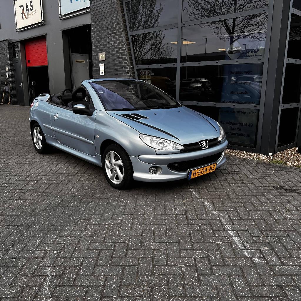 Peugeot 206 CC Cabrio | Airco | Stoelverwarming | Open dak, Auto's, Voorwielaandrijving, Zwart, 4 cilinders, Cabriolet