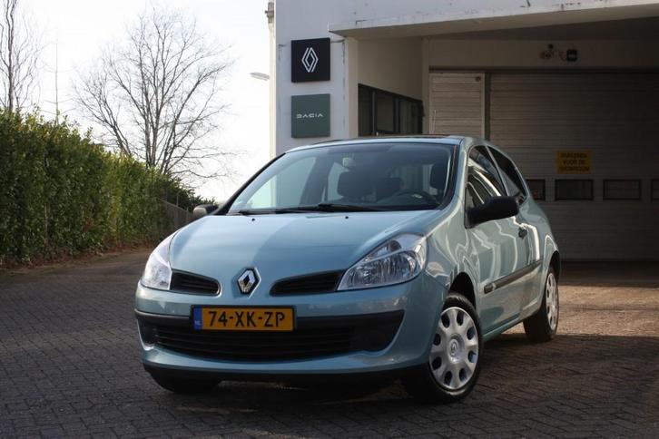 Renault CLIO 1.2-16V Business Line, Auto's, Renault, Clio, ABS, Airbags, Airconditioning, Boordcomputer, Centrale vergrendeling