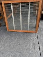 Spaarkast koninginnerooster, Bijen