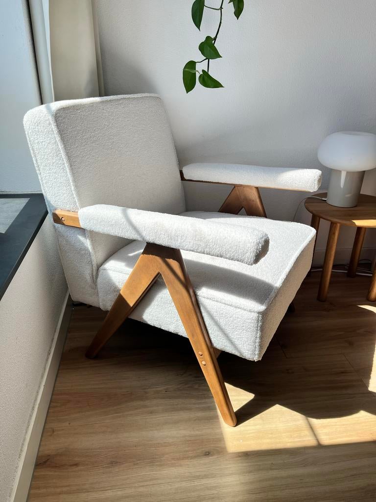 Beliani Fauteuil EVJE Bouclé Gebroken Wit, Huis en Inrichting, Ophalen, Minder dan 75 cm, Zo goed als nieuw, Stof