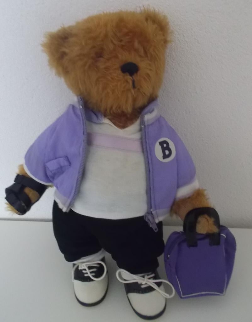 T. Bear League Bowler (collectors item) 1992, Ophalen of Verzenden, Zo goed als nieuw, Stoffen beer, Overige merken