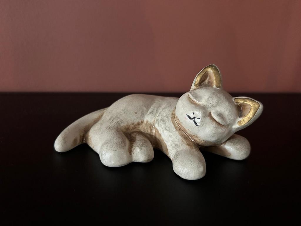 Thun Kat slapend klein keramiek, Verzamelen, Beelden en Beeldjes, Ophalen of Verzenden, Gebruikt, Dier