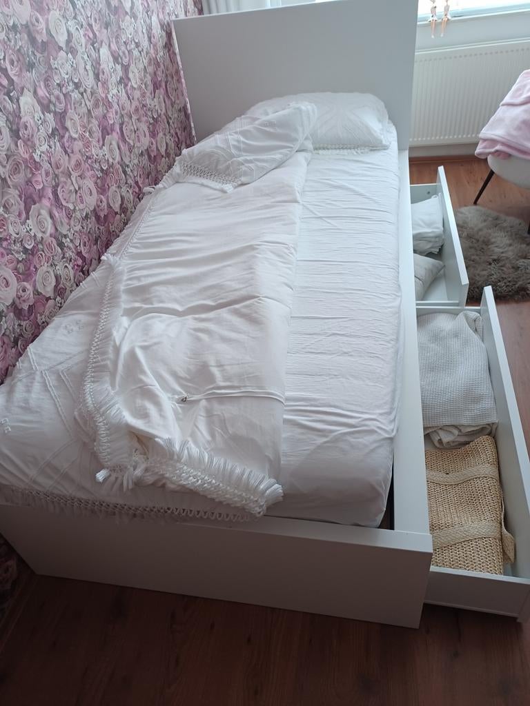 Hemnes 1-persoons bed met 2 lades, Huis en Inrichting, Slaapkamer | Bedden, Ophalen