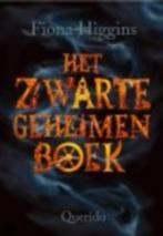 Fiona higgins: het zwarte geheimen boek, Ophalen of Verzenden, Gelezen