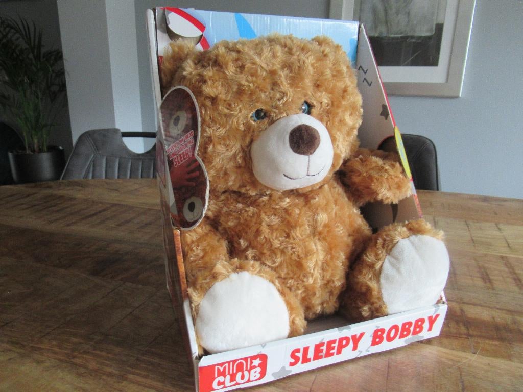 NIEUW Pratende interactieve beer Sleepy Bobby van Mini Club, Ophalen of Verzenden, Nieuw, Beer