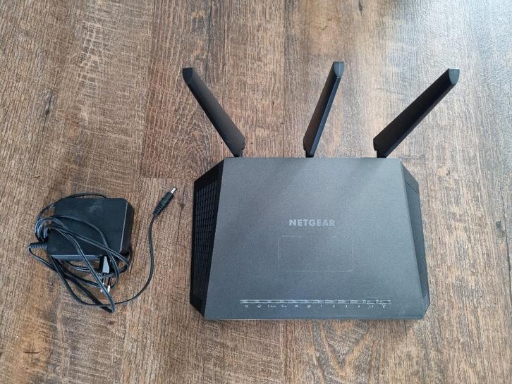 Netgear Nighthawk R7000 AC1900 Smart Wifi Router, Computers en Software, Routers en Modems, Zo goed als nieuw, Router met modem