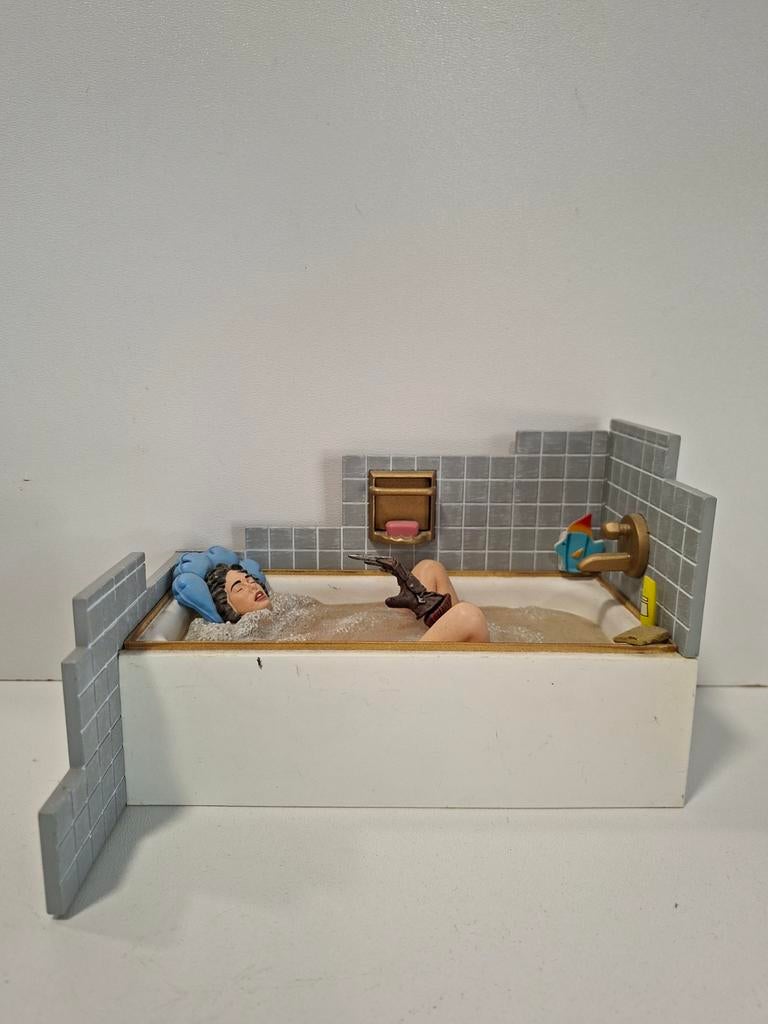 Mezco Nancy Thompson Freddy Krueger Bath Tub figure, Ophalen of Verzenden, Zo goed als nieuw