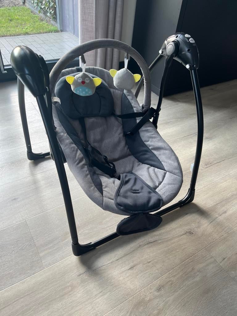 Qute elektrische schommelstoel - Zo goed als nieuw, Kinderen en Baby's, Wipstoeltjes, Schommelstoel, Ophalen, Overige merken, Met gordel(s) of riempje(s)
