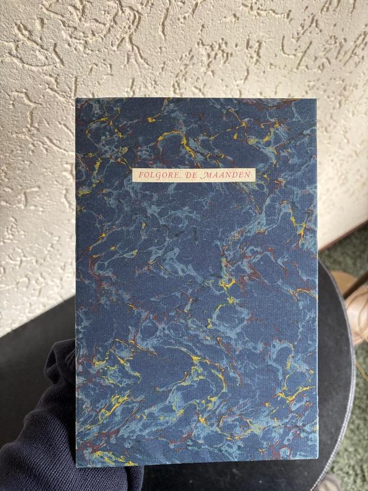 Folgóre da San Gimignano - De Maanden - De Roos, 1979, Boeken, Literatuur, Gelezen, Nederland, Ophalen of Verzenden