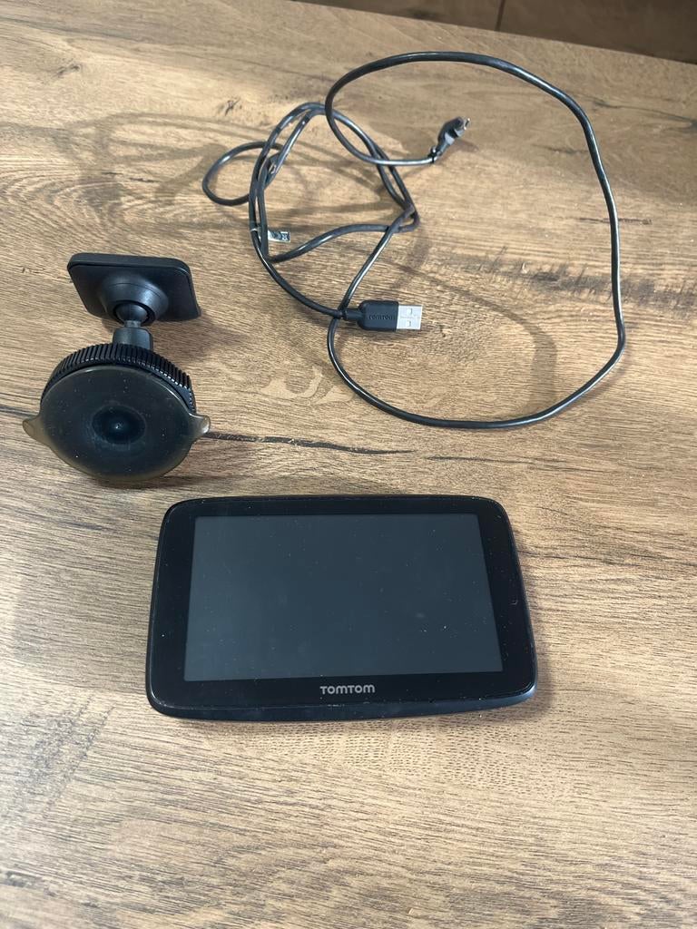 TomTom navigatiesysteem met houder en oplaadkabel, Auto diversen, Ophalen of Verzenden, Zo goed als nieuw