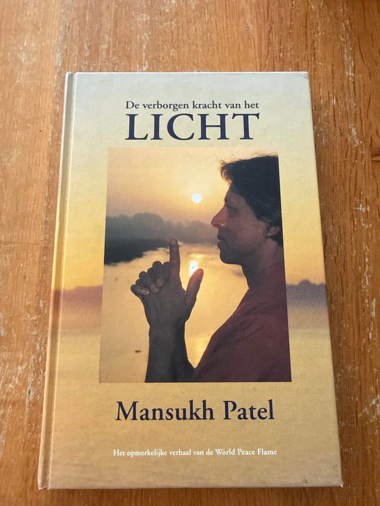 De verborgen kracht van het LICHT - Mansukh Patel, Boeken, Ophalen of Verzenden, Gelezen, Spiritualiteit algemeen, Achtergrond en Informatie