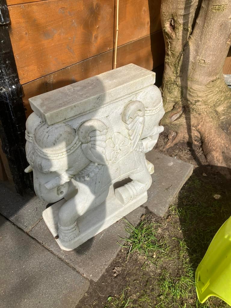 Marmer oliefant, Tuin en Terras, Tuinbeelden, Ophalen of Verzenden, Zo goed als nieuw, Steen, Overige typen