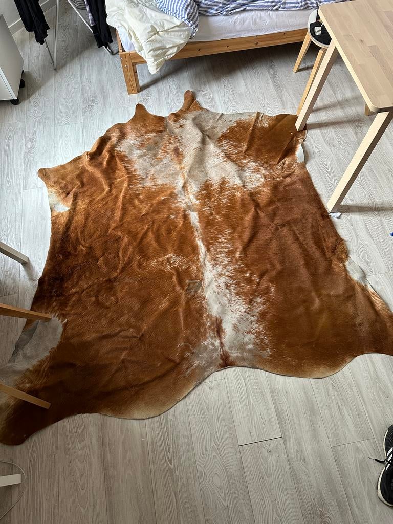Ikea Koldby koeienhuid vloerkleed, Huis en Inrichting, Stoffering | Tapijten en Kleden, Ophalen, Gebruikt, 100 tot 150 cm, Bruin