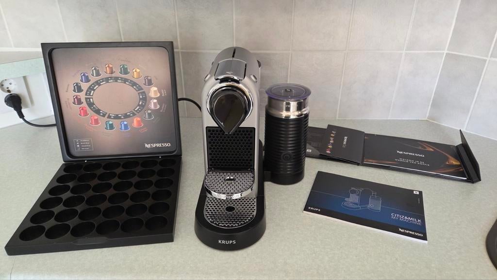 Krups Nespresso CitiZ & Milk (zilver) + doos voor cups, Gebruikt, Koffiemachine, Ophalen of Verzenden, 4 tot 10 kopjes