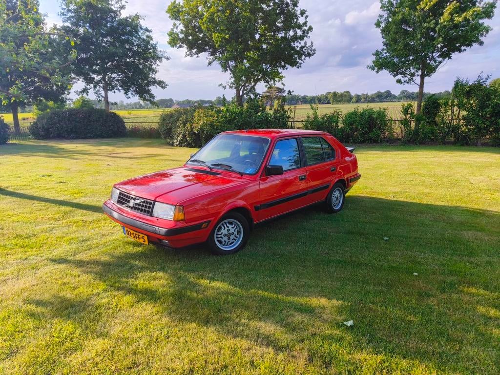 Volvo 360 2.0 GLT 1986 Rood, Auto's, Volvo, 4 cilinders, 1200 kg, Geïmporteerd, 117 pk