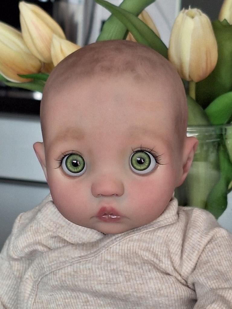 Schattige Reborn baby , blik van verwondering, Verzamelen, Ophalen of Verzenden, Nieuw, Babypop, Levensecht of Reborn