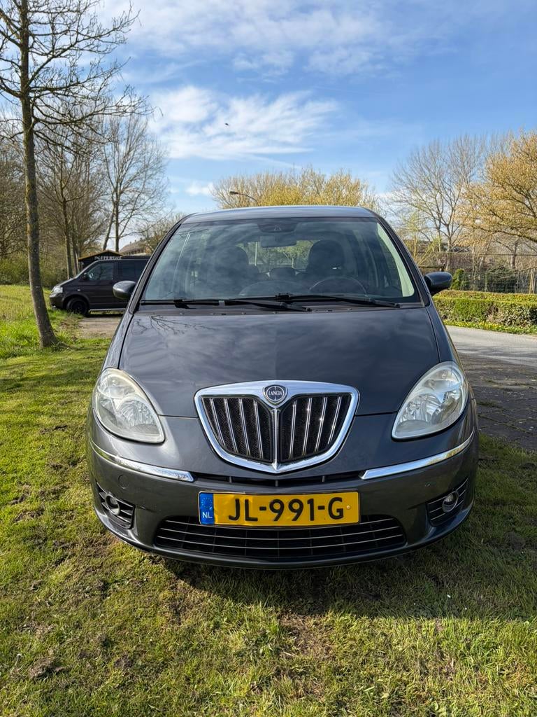 Lancia Musa 1.4 16V 2010 Grijs Automaat , Airco, Auto's, Lancia, Voorwielaandrijving, 400 kg, 49 €/maand, Bedrijf