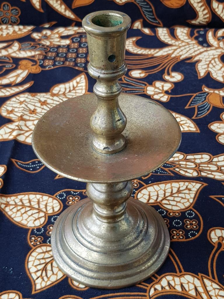 Mooie zware antieke kraag kandelaar uit Engeland 19 cm., Antiek en Kunst, Ophalen of Verzenden, Koper of Brons