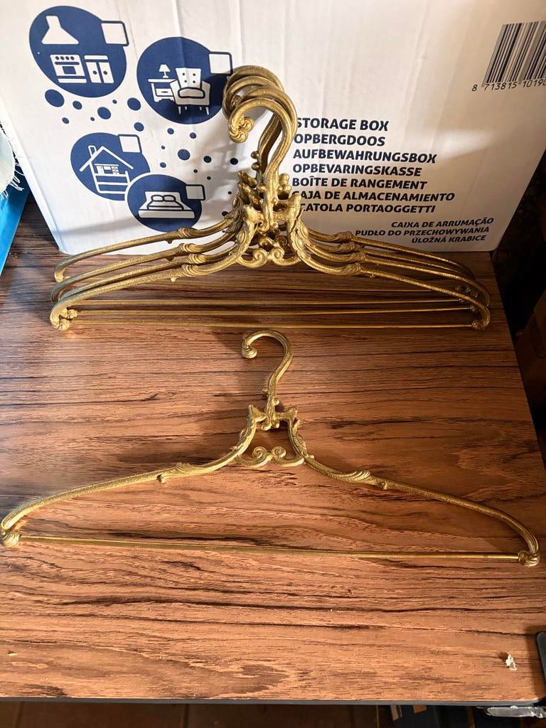 Vintage set van 5 kleding/trouwjurk hangers, Kleding | Dames, Ophalen of Verzenden, Gebruikt, Metaal, Volwassenen