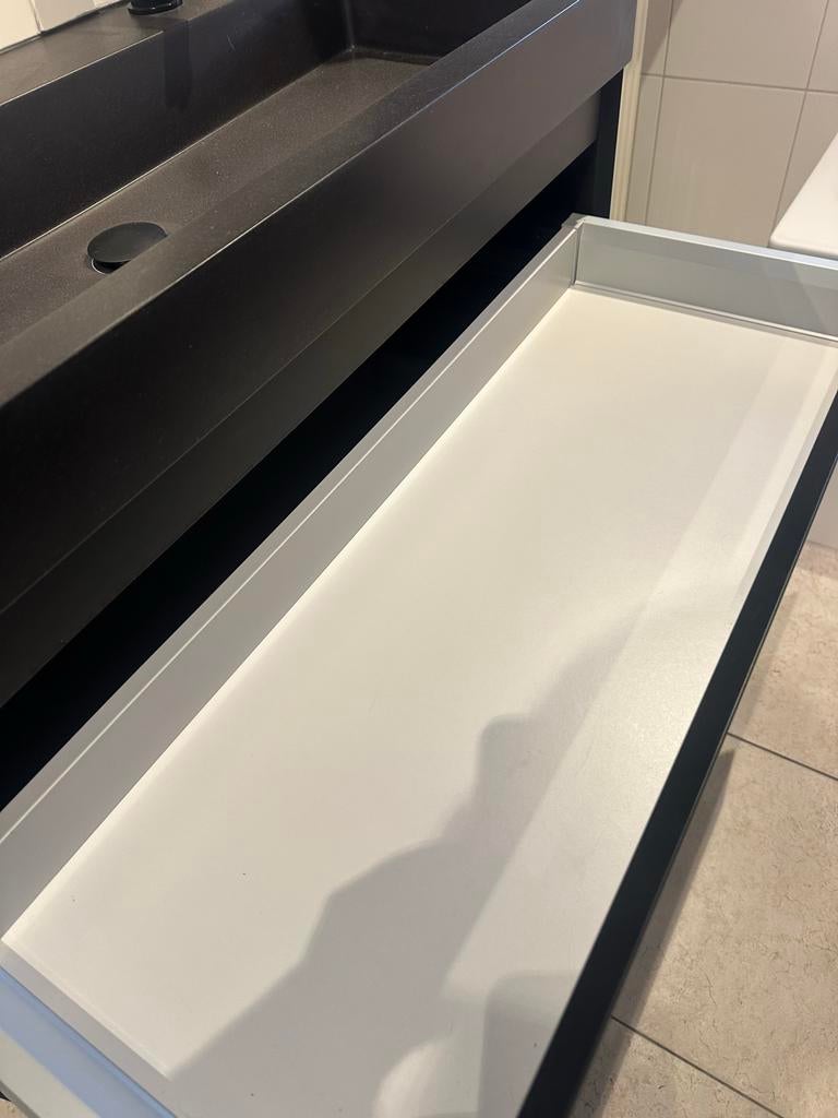 Zwarte wastafelkast met twee lades, Huis en Inrichting, Badkamer | Badkamermeubels, Ophalen, Gebruikt, 100 tot 150 cm, Minder dan 100 cm