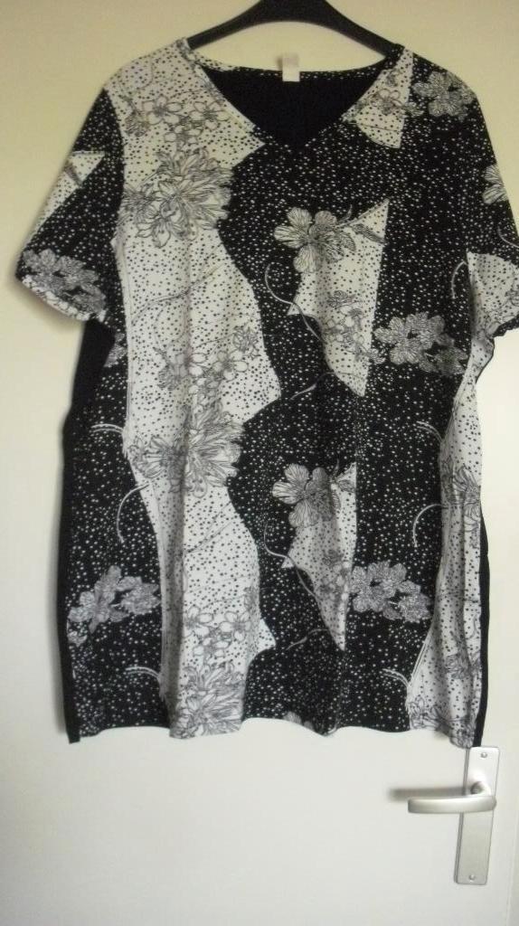 Zwart/wit-geprint-Tuniek maat 52 en 54, Kleding | Dames, Grote Maten, Zo goed als nieuw, Blouse of Tuniek, Zwart, Verzenden