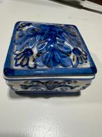 Blauw-wit keramieken doosje met deksel, Antiek en Kunst, Antiek | Keramiek en Aardewerk, Ophalen of Verzenden