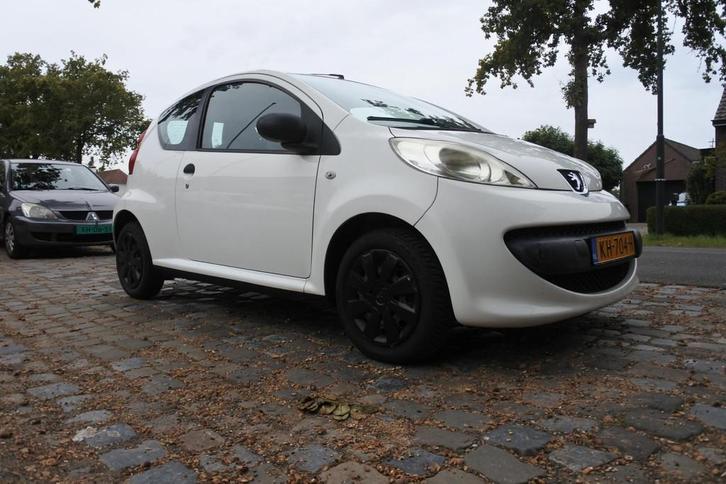 Peugeot 107 1.0-12V XR goed rijdend 221 dkm apk 25-3-2027, Auto's, Peugeot, Bedrijf, Te koop, ABS, Airbags, Radio, Startonderbreker