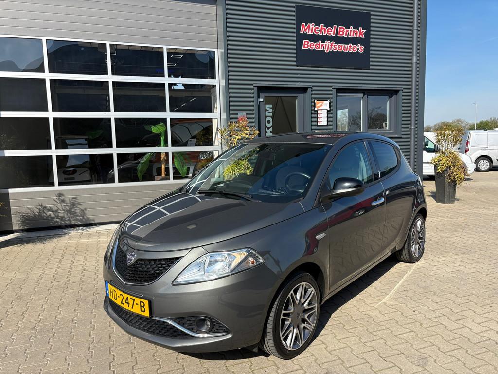 Lancia Ypsilon 0.9 TwinAir Navigatie Automaat, Auto's, Lancia, Stof, Origineel Nederlands, Parkeersensor, 2 cilinders