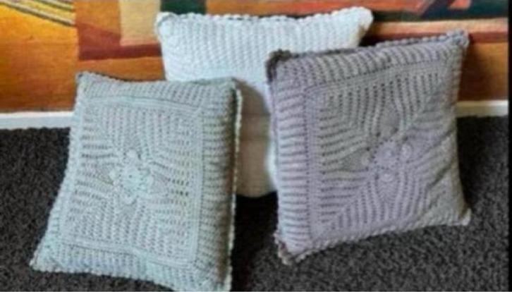 Vintage/ Zomer. Gehaakte kussens (3 stuks) - HEMA stijl, Huis en Inrichting, Woonaccessoires | Kussens, Gebruikt, Grijs, Vierkant