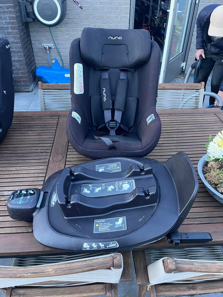 Nuna Todl Next autostoeltje + isofix base, Kinderen en Baby's, Autostoeltjes, 0 t/m 18 kg, Verstelbare rugleuning, Zo goed als nieuw