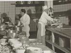 Vintage Foto: Keukenpersoneel in actie Lood van Bennekom, Antiek en Kunst, Curiosa en Brocante, Ophalen of Verzenden